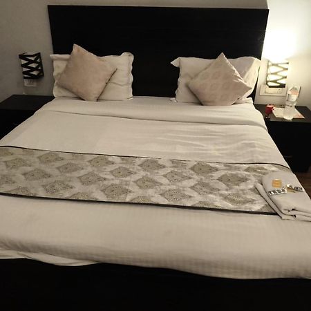 Pearl Suites At Omex Entrenity Vrindāvan Zewnętrze zdjęcie