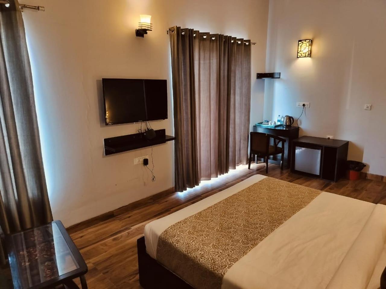 Pearl Suites At Omex Entrenity Vrindāvan Zewnętrze zdjęcie