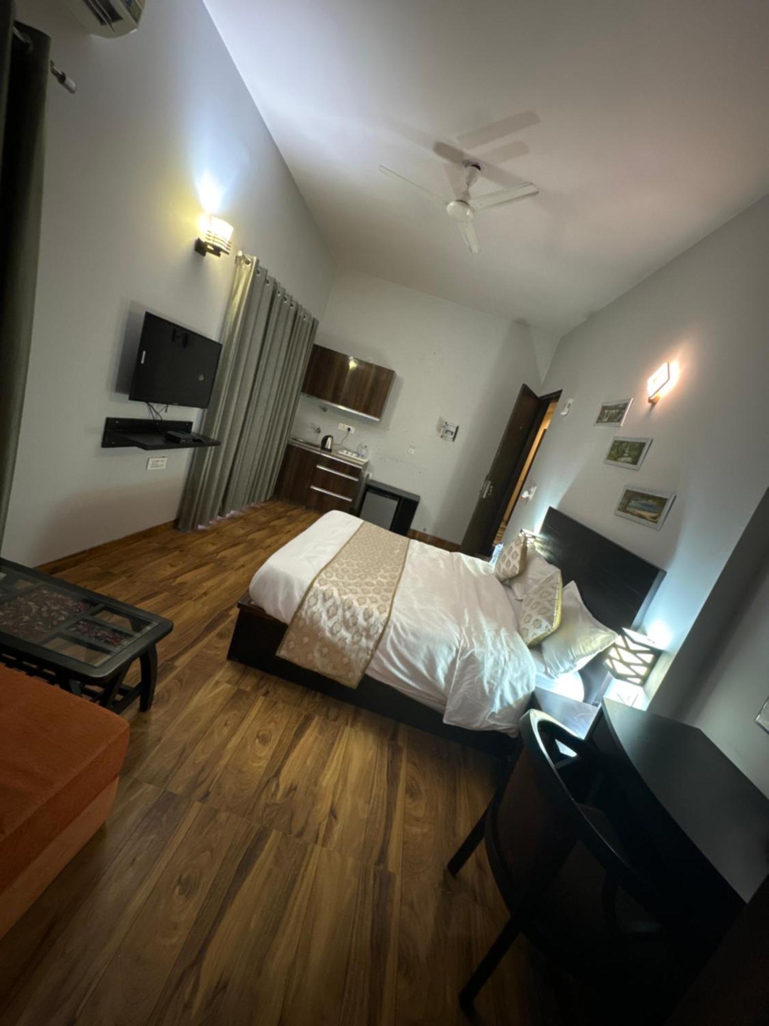 Pearl Suites At Omex Entrenity Vrindāvan Zewnętrze zdjęcie