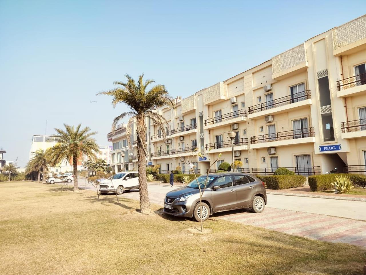 Pearl Suites At Omex Entrenity Vrindāvan Zewnętrze zdjęcie