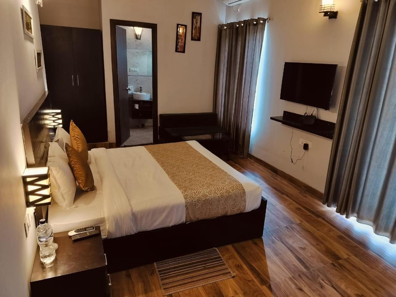 Pearl Suites At Omex Entrenity Vrindāvan Zewnętrze zdjęcie