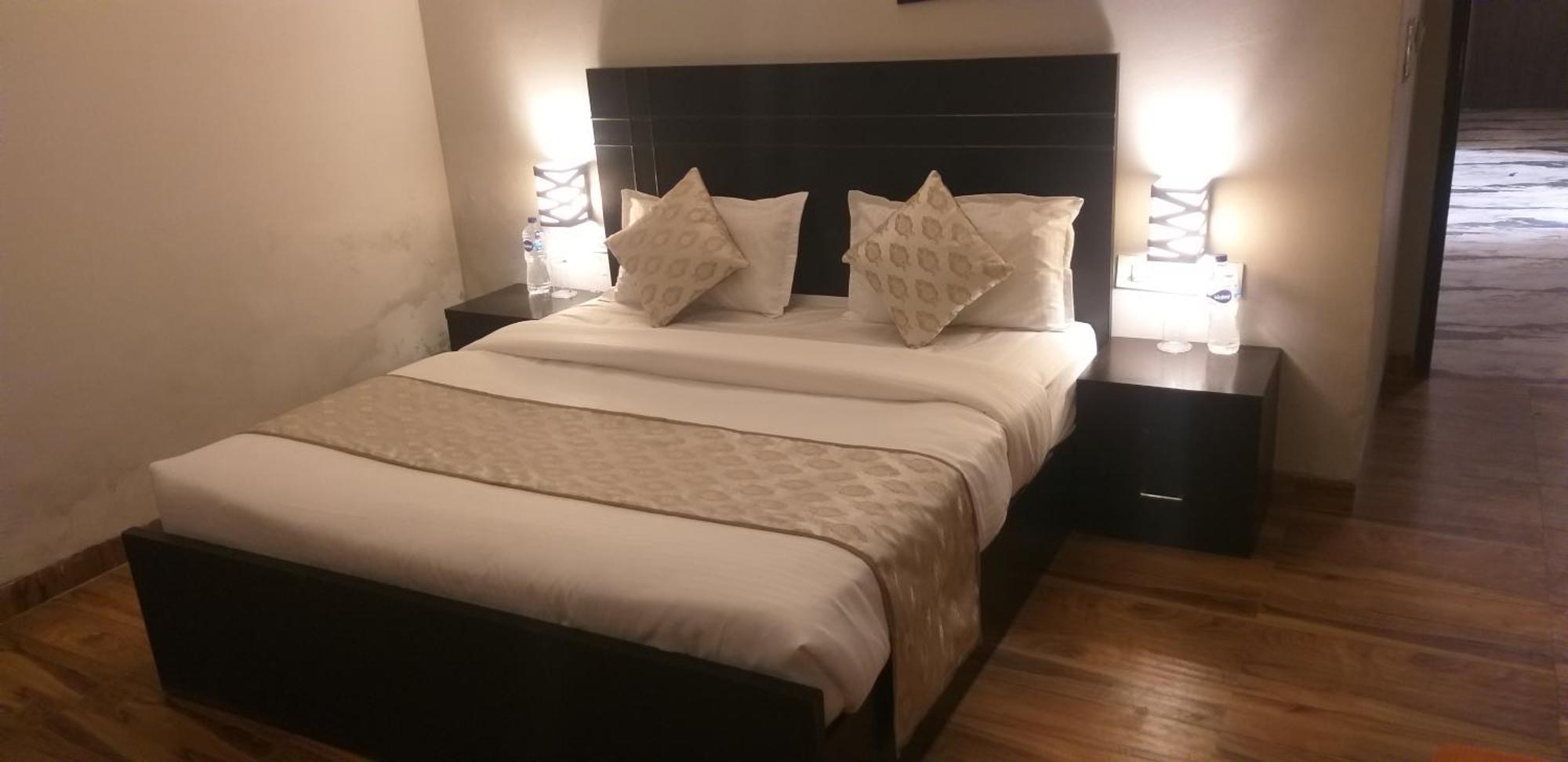 Pearl Suites At Omex Entrenity Vrindāvan Zewnętrze zdjęcie