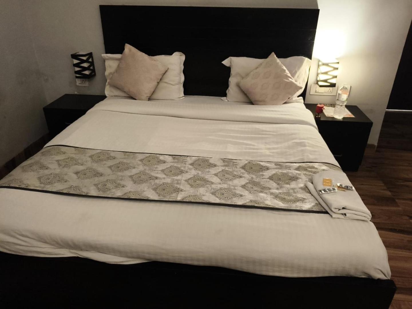 Pearl Suites At Omex Entrenity Vrindāvan Zewnętrze zdjęcie